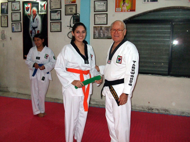 LYNDA Y PROFE.